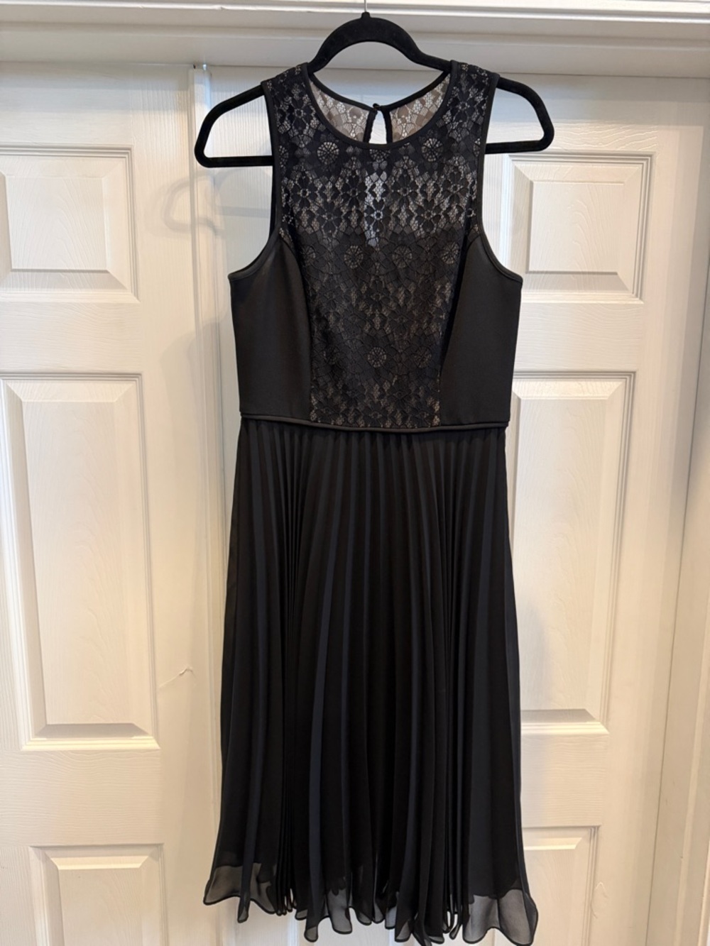 Maggy London Black Lace Bodice Pleated Midi Dress 8